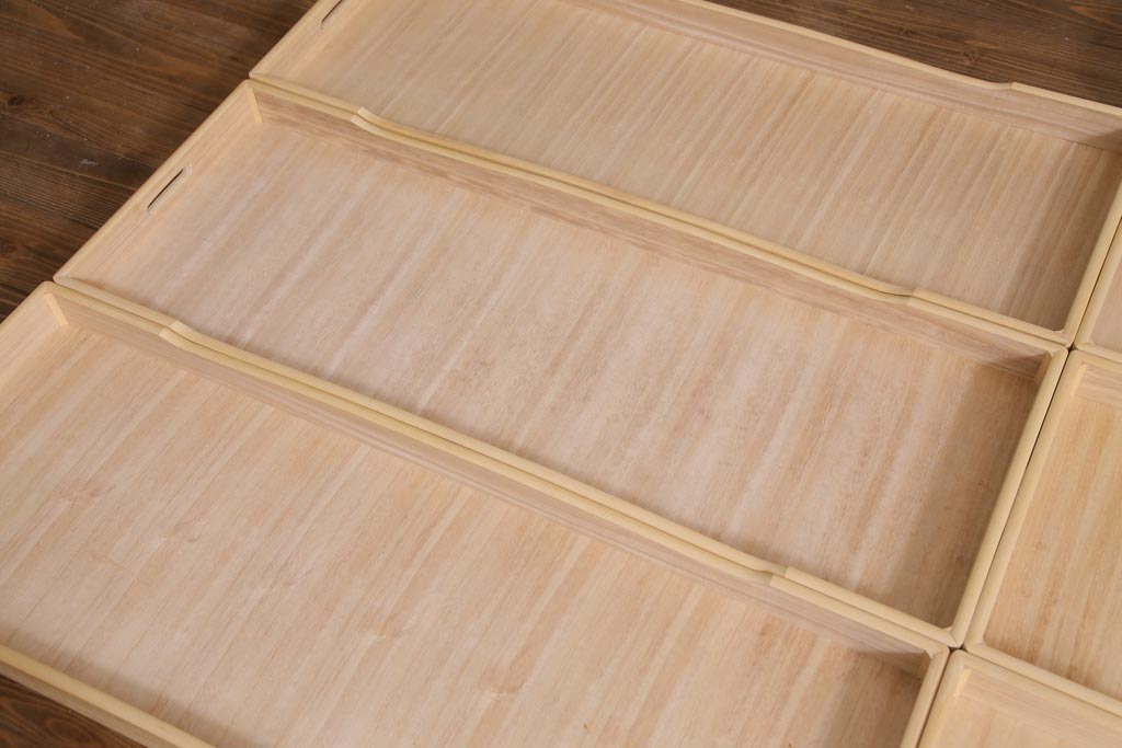 中古　国産　民芸箪笥　観音開き戸　貫録のある上質なつくりの脚付き収納棚(衣装箪笥)