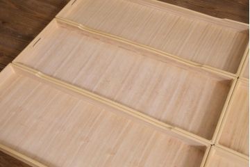 中古　国産　民芸箪笥　観音開き戸　貫録のある上質なつくりの脚付き収納棚(衣装箪笥)