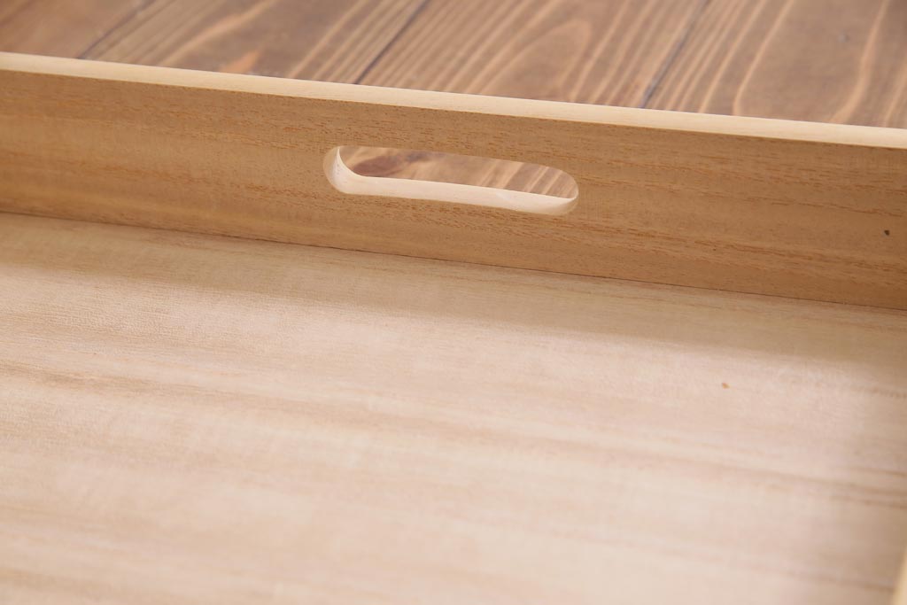 中古　国産　民芸箪笥　観音開き戸　貫録のある上質なつくりの脚付き収納棚(衣装箪笥)