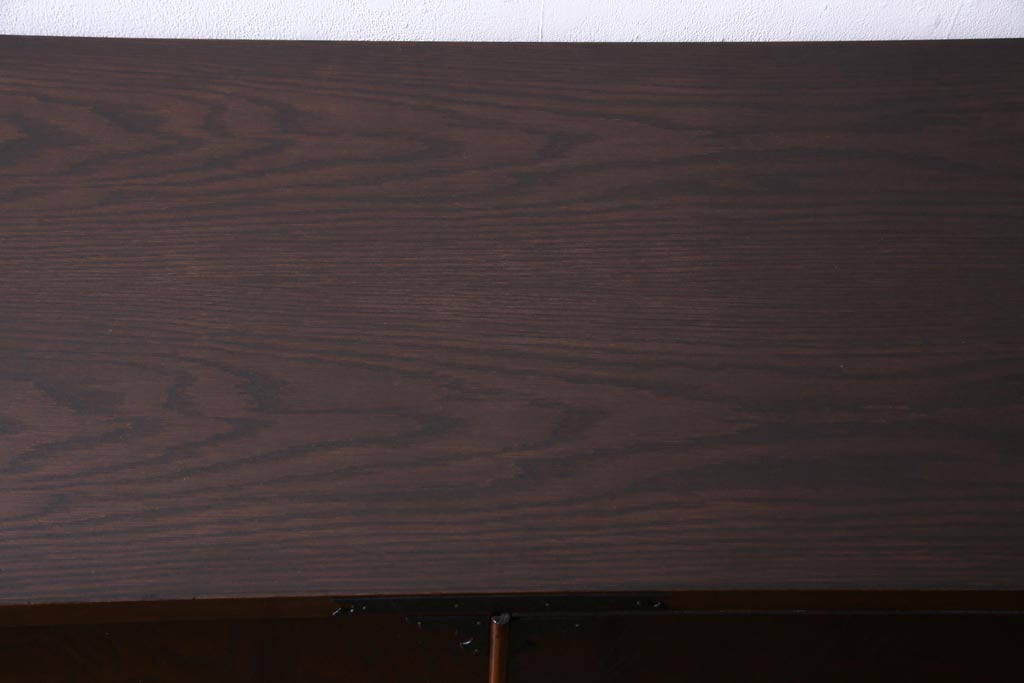 中古　国産　民芸箪笥　観音開き戸　貫録のある上質なつくりの脚付き収納棚(衣装箪笥)