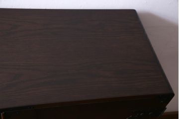 中古　国産　民芸箪笥　観音開き戸　貫録のある上質なつくりの脚付き収納棚(衣装箪笥)