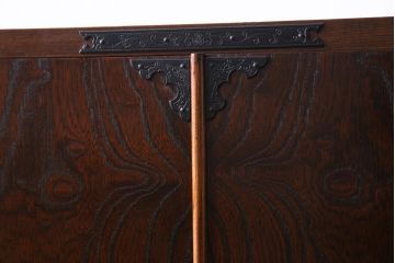 中古　国産　民芸箪笥　観音開き戸　貫録のある上質なつくりの脚付き収納棚(衣装箪笥)