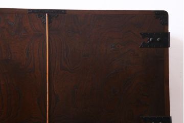 中古　国産　民芸箪笥　観音開き戸　貫録のある上質なつくりの脚付き収納棚(衣装箪笥)