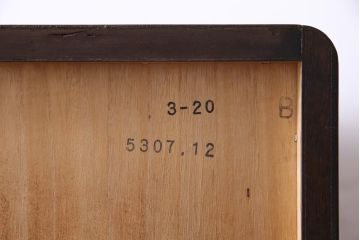 中古　国産　民芸箪笥　観音開き戸　貫録のある上質なつくりの脚付き収納棚(衣装箪笥)