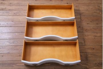 中古　リペイント　イタリア家具　フレンチテイストの魅力あふれるチェスト(引き出し、サイドボード)