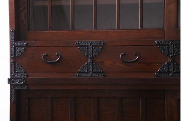 中古美品　国産　高級民芸家具　欅材・桐材　威厳のある雰囲気が魅力的な食器棚(収納棚、戸棚)