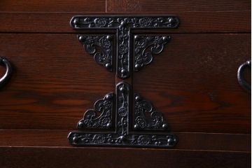 中古美品　国産　高級民芸家具　欅材・桐材　威厳のある雰囲気が魅力的な食器棚(収納棚、戸棚)