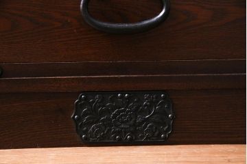 中古美品　国産　高級民芸家具　欅材・桐材　威厳のある雰囲気が魅力的な食器棚(収納棚、戸棚)