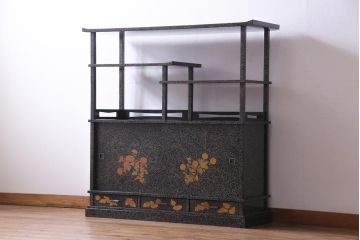 アンティーク家具　最高級品!　漆塗り　煌びやかな意匠が目を引く総散螺鈿蒔絵飾り棚　(R-034689)