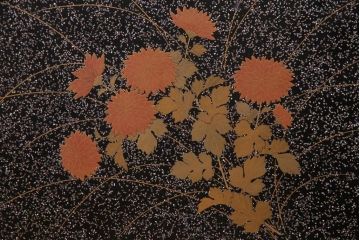 アンティーク家具　最高級品!　漆塗り　煌びやかな意匠が目を引く総散螺鈿蒔絵飾り棚　(R-034689)