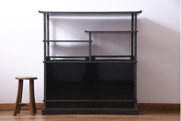 アンティーク家具　最高級品!　漆塗り　煌びやかな意匠が目を引く総散螺鈿蒔絵飾り棚　(R-034689)