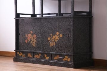 アンティーク家具　最高級品!　漆塗り　煌びやかな意匠が目を引く総散螺鈿蒔絵飾り棚(茶棚、戸棚)(R-034689)