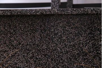 アンティーク家具　最高級品!　漆塗り　煌びやかな意匠が目を引く総散螺鈿蒔絵飾り棚(茶棚、戸棚)(R-034689)