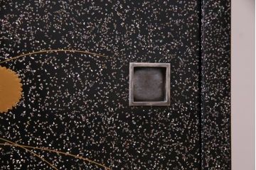 アンティーク家具　最高級品!　漆塗り　煌びやかな意匠が目を引く総散螺鈿蒔絵飾り棚(茶棚、戸棚)(R-034689)