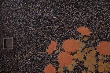 アンティーク家具　最高級品!　漆塗り　煌びやかな意匠が目を引く総散螺鈿蒔絵飾り棚(茶棚、戸棚)(R-034689)