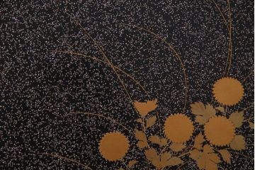 アンティーク家具　最高級品!　漆塗り　煌びやかな意匠が目を引く総散螺鈿蒔絵飾り棚(茶棚、戸棚)(R-034689)