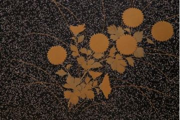 アンティーク家具　最高級品!　漆塗り　煌びやかな意匠が目を引く総散螺鈿蒔絵飾り棚(茶棚、戸棚)(R-034689)