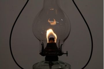 アンティーク雑貨　昭和レトロ　くすんだ風合いが味わい深いオイルランプ(吊りランプ、5分芯)