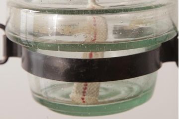 アンティーク雑貨　昭和レトロ　くすんだ風合いが味わい深いオイルランプ(吊りランプ、5分芯)