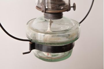 アンティーク雑貨　昭和レトロ　くすんだ風合いが味わい深いオイルランプ(吊りランプ、5分芯)