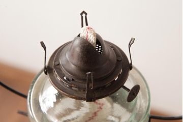 アンティーク雑貨　昭和レトロ　くすんだ風合いが味わい深いオイルランプ(吊りランプ、5分芯)