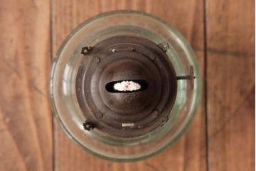 アンティーク雑貨　昭和レトロ　くすんだ風合いが味わい深いオイルランプ(吊りランプ、5分芯)