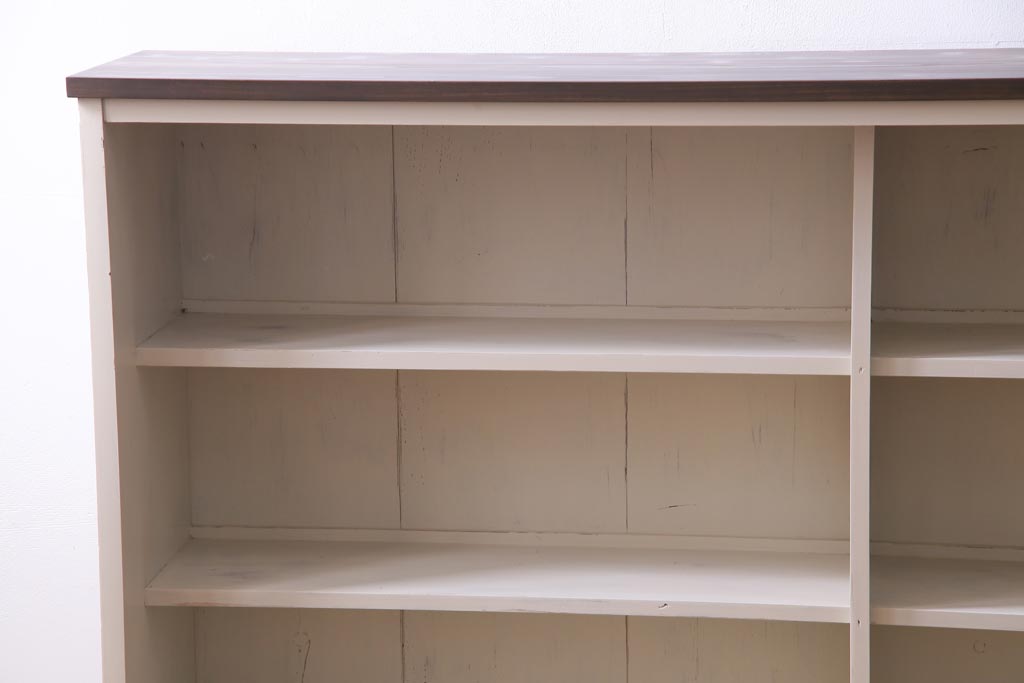 ペイント家具　ダイヤ・モール・すりガラス　シャビーな雰囲気がお洒落なサイドボード(収納棚)