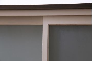 ペイント家具　ダイヤ・モール・すりガラス　シャビーな雰囲気がお洒落なサイドボード(収納棚)