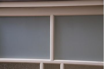 ペイント家具　ダイヤ・モール・すりガラス　シャビーな雰囲気がお洒落なサイドボード(収納棚)