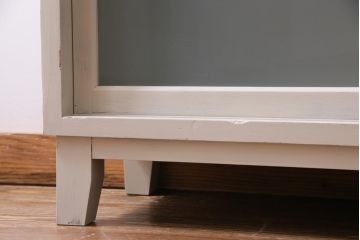 ペイント家具　ダイヤ・モール・すりガラス　シャビーな雰囲気がお洒落なサイドボード(収納棚)