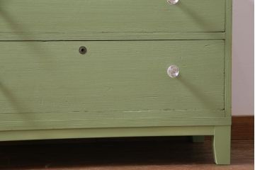 ペイント家具　リメイク　ガラスの取っ手が可愛らしいローチェスト(引き出し、リビングボード、テレビボード)