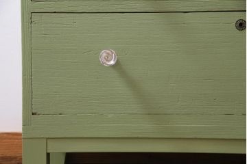 ペイント家具　リメイク　ガラスの取っ手が可愛らしいローチェスト(引き出し、リビングボード、テレビボード)