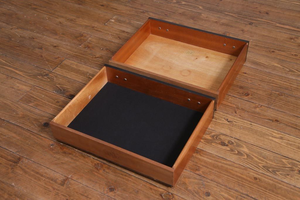 ヴィンテージ家具　北欧ビンテージ　G-PLAN(ジープラン)　BBシリーズ　レア　ハイセンスなデザインが魅力的なサイドボード(リビングボード、収納棚)