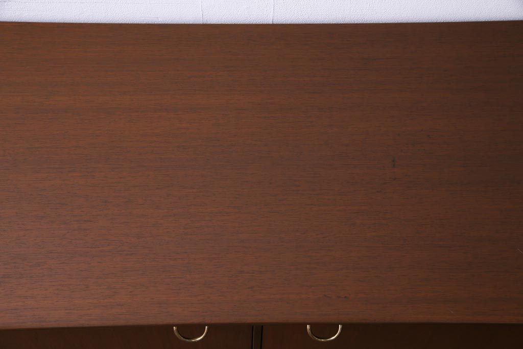 ヴィンテージ家具　北欧ビンテージ　G-PLAN(ジープラン)　BBシリーズ　レア　ハイセンスなデザインが魅力的なサイドボード(リビングボード、収納棚)