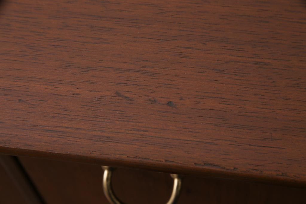 ヴィンテージ家具　北欧ビンテージ　G-PLAN(ジープラン)　BBシリーズ　レア　ハイセンスなデザインが魅力的なサイドボード(リビングボード、収納棚)