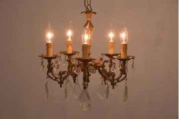 フランスビンテージ　青銅製　ゴージャスで凝ったデザインのガラスドロップシャンデリア(5灯、天井照明)