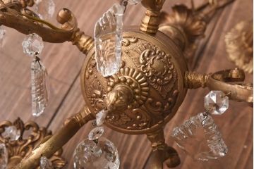 フランスビンテージ　青銅製　ゴージャスで凝ったデザインのガラスドロップシャンデリア(5灯、天井照明)