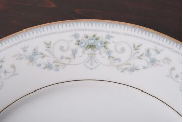 中古　ノリタケ(Noritake)　NOBLE(ノーブル) 2600　金彩　清楚な雰囲気漂う小花柄の小皿5枚セット(プレート、洋食器)