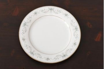 中古　ノリタケ(Noritake)　NOBLE(ノーブル) 2600　金彩　清楚な雰囲気漂う小花柄の小皿5枚セット(プレート、洋食器)