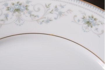 中古　ノリタケ(Noritake)　NOBLE(ノーブル) 2600　金彩　清楚な雰囲気漂う小花柄の小皿5枚セット(プレート、洋食器)(1)