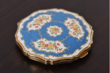アンティーク雑貨　イギリス　Stratton(ストラットン)　箱・ポーチ付き　クイーンタイプ　ヴィンテージコンパクト(ビンテージ)