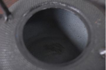 アンティーク雑貨　未使用　箱付き　南部鉄器　アラレ模様　ぽってりとしたシルエットの鉄瓶