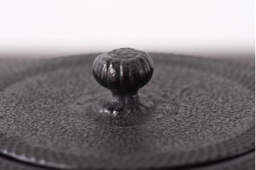 アンティーク雑貨　未使用　箱付き　南部鉄器　アラレ模様　ぽってりとしたシルエットの鉄瓶