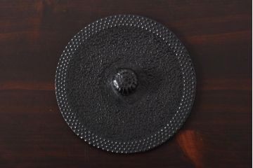 アンティーク雑貨　未使用　箱付き　南部鉄器　アラレ模様　ぽってりとしたシルエットの鉄瓶