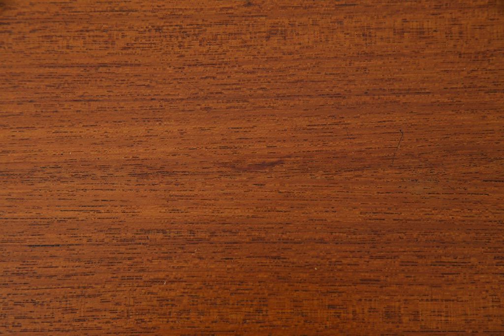 ヴィンテージ家具　北欧ビンテージ　チーク材　すっきりとした脚のネストテーブル(サイドテーブル)