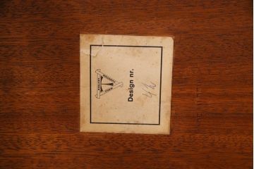 ヴィンテージ家具　北欧ビンテージ　チーク材　すっきりとした脚のネストテーブル(サイドテーブル)