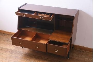 G-PLAN(ジープラン)　北欧スタイル家具　BBシリーズ　サイドボード(サイドキャビネット)(2)