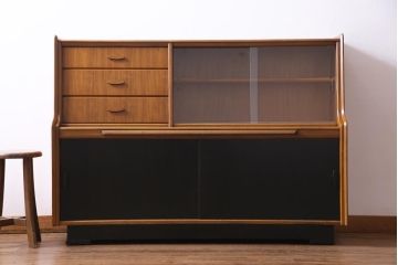 北欧家具　イギリスビンテージ　チーク材　F.D.WELTERS　スタイリッシュなサイドボード(キャビネット、収納棚)