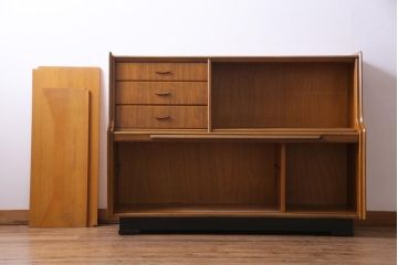 北欧家具　イギリスビンテージ　チーク材　F.D.WELTERS　スタイリッシュなサイドボード(キャビネット、収納棚)