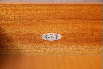 北欧家具　イギリスビンテージ　チーク材　F.D.WELTERS　スタイリッシュなサイドボード(キャビネット、収納棚)
